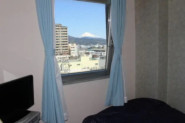 Tek Kişilik Oda, Sigara İçilmez, Dağ Manzaralı