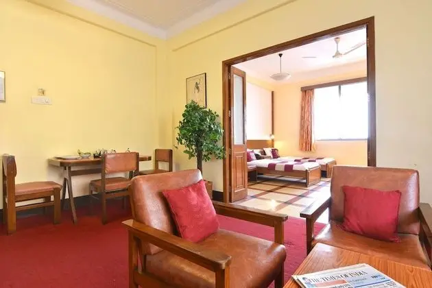 Queens Necklace Suite