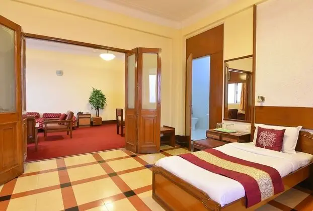 Queens Necklace Suite
