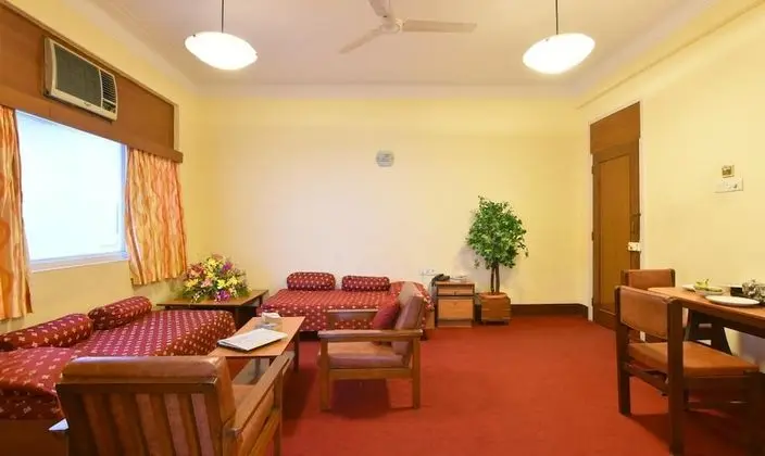 Queens Necklace Suite