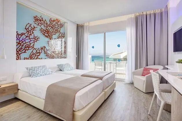 Büyük Yataklı Tek Kişilik Oda, Balkon, Kısmi Deniz Manzaralı