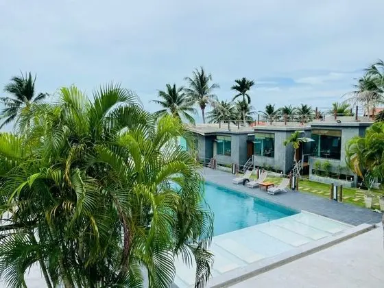 Deluxe Pool View