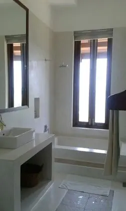 Luxury Villa, 4 Yatak Odası, Havuz Kullanımı, Göl Manzaralı