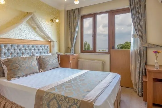 Double Room with Balcony and Sea View