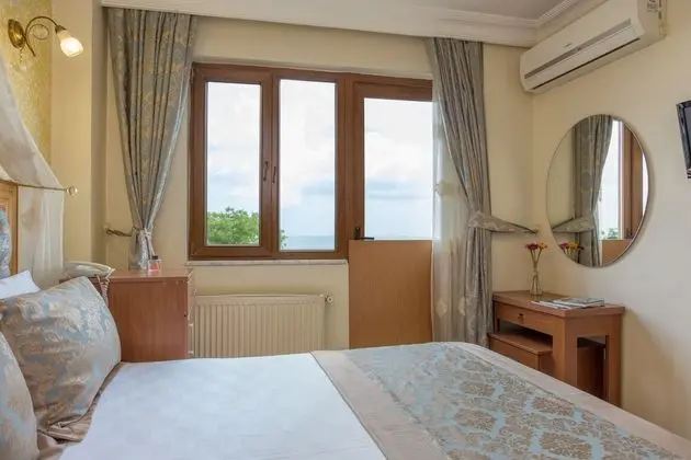Double Room with Balcony and Sea View