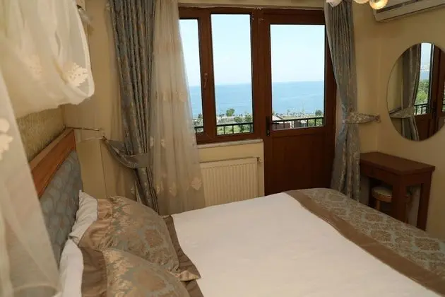 Double Room with Balcony and Sea View