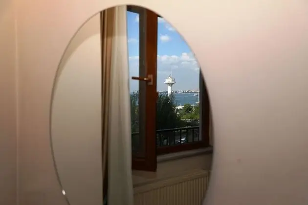 Economy Tek Buyuk Yatakli, Bahce Manzarali, Bodrum Kati