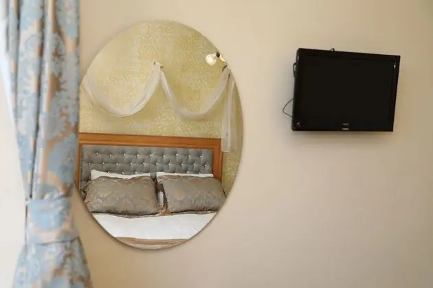 Economy Tek Buyuk Yatakli, Bahce Manzarali, Bodrum Kati