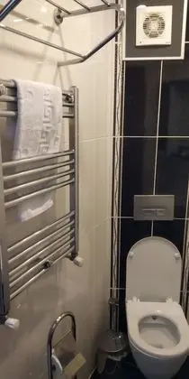 Economy Tek Buyuk Yatakli, Bahce Manzarali, Bodrum Kati