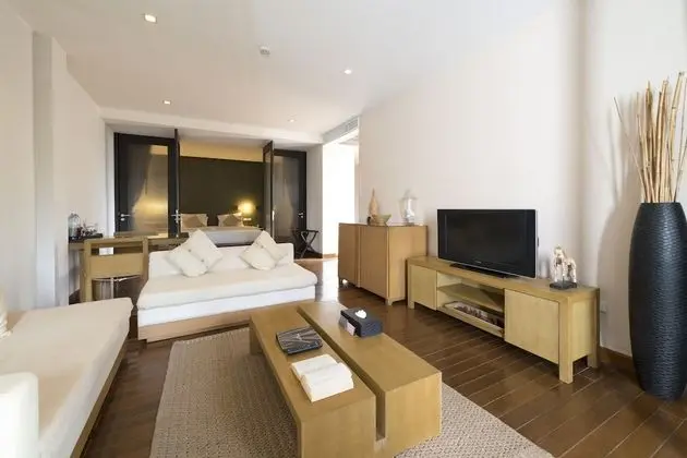 One Bedroom Deluxe Suite