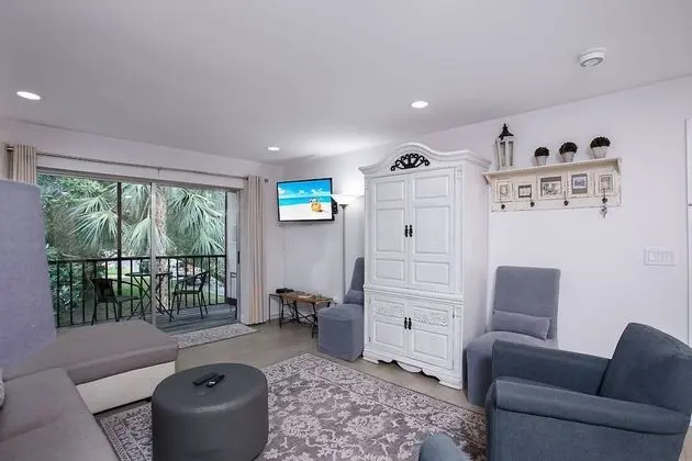 Daire (Sea La Vie Villa with Tropical Views)