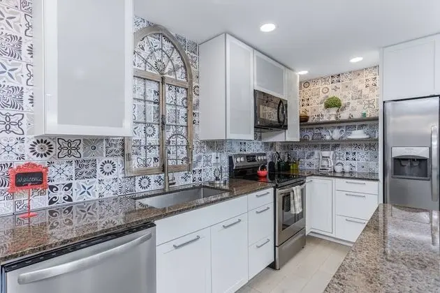 Daire (Sea La Vie Villa with Tropical Views)
