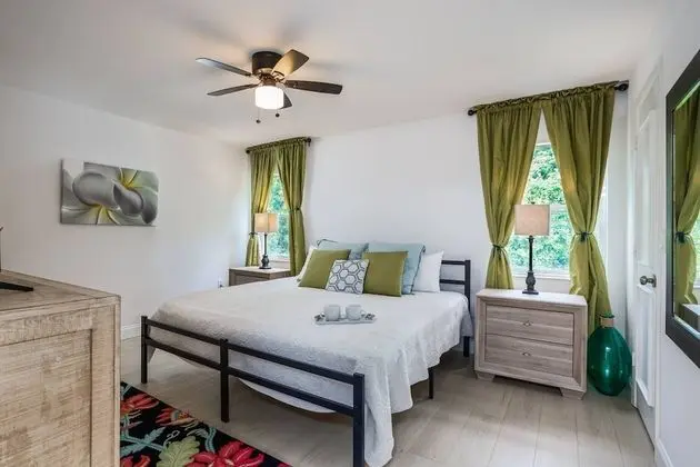 Daire (Sea La Vie Villa with Tropical Views)