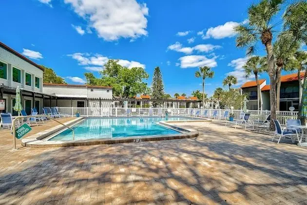 Daire (Sea La Vie Villa with Tropical Views)