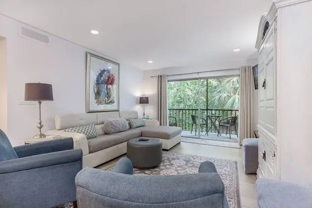 Daire (Sea La Vie Villa with Tropical Views)