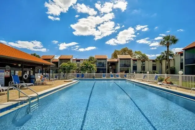 Daire (Sea La Vie Villa with Tropical Views)