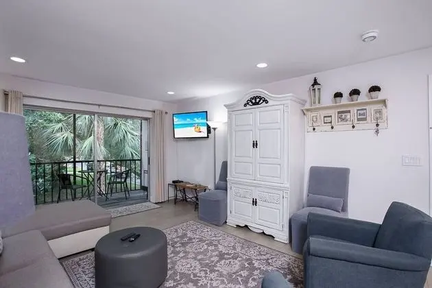 Daire (Sea La Vie Villa with Tropical Views)