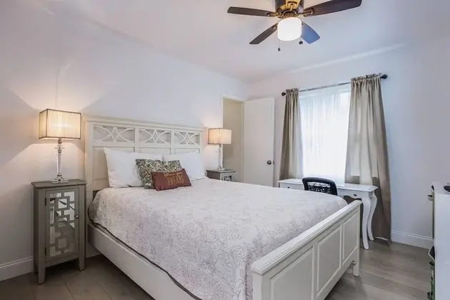 Daire (Sea La Vie Villa with Tropical Views)