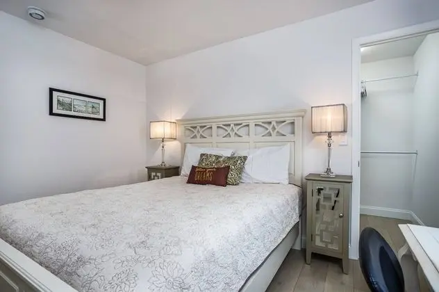 Daire (Sea La Vie Villa with Tropical Views)