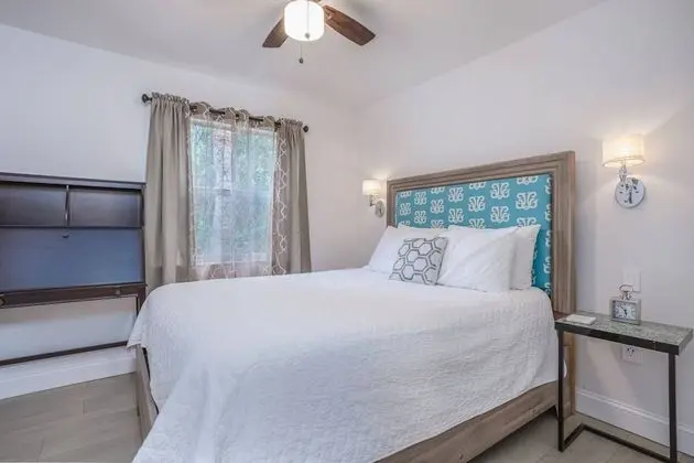 Daire (Sea La Vie Villa with Tropical Views)