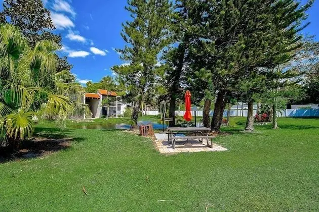 Daire (Sea La Vie Villa with Tropical Views)