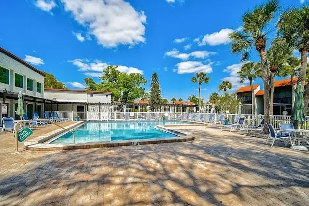 Daire (Sea La Vie Villa with Tropical Views)