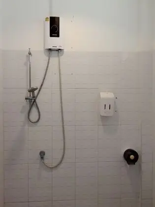 Elle tutulan duş başlığı