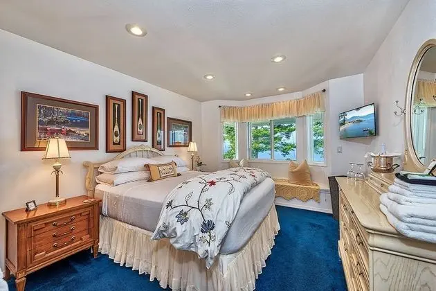 Oda (Waterfront View Queen Room)