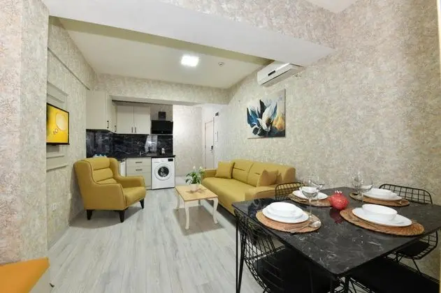 Triple, Bahçe Manzaralı