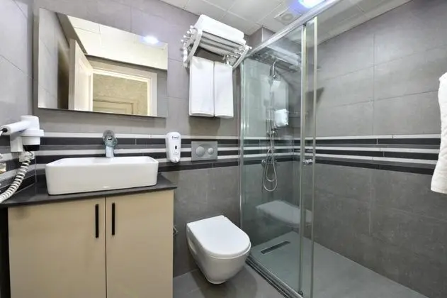 Triple, Bahçe Manzaralı
