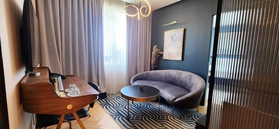 Deluxe Tek Büyük Yataklı Oda