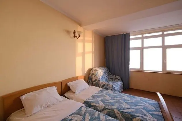 Üç Kişilik Oda, Deniz Manzaralı