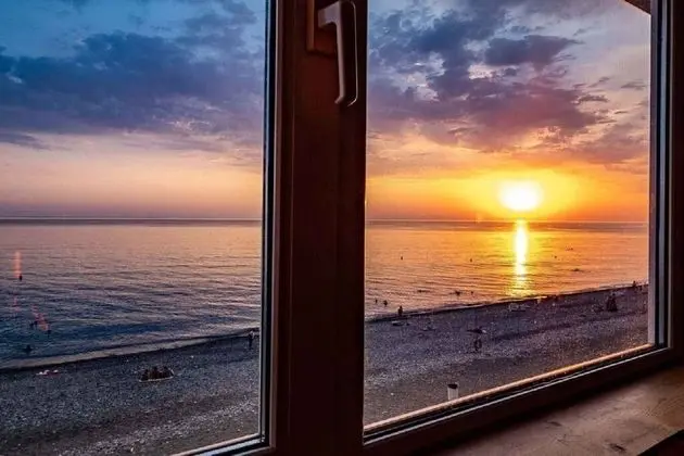 Üç Kişilik Oda, Deniz Manzaralı