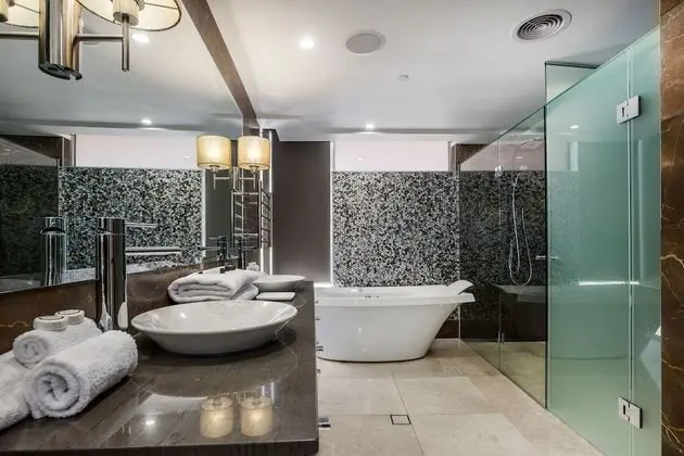 3 Bedroom Luxe Apartment