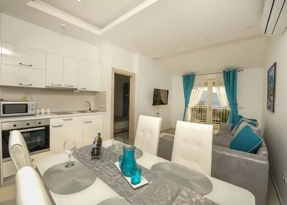 Basic Apart Daire, Deniz Manzaralı