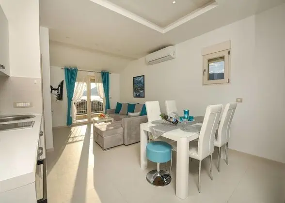 Basic Apart Daire, Deniz Manzaralı