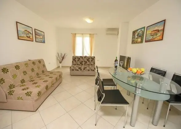 Basic Apart Daire, Deniz Manzaralı
