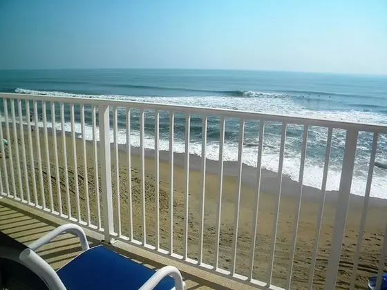 Queen-Queen Oceanfront Guest Room