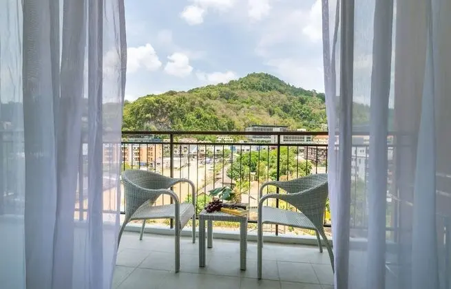 Deluxe Room with Mountain View