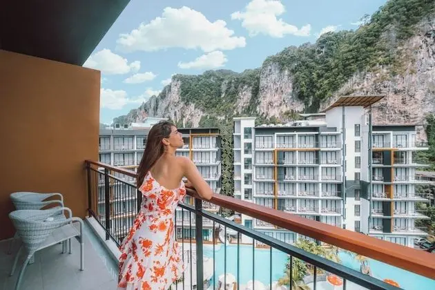 Deluxe Room with Pool View