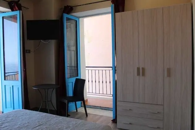 Dört Kişilik Oda, Deniz Manzaralı