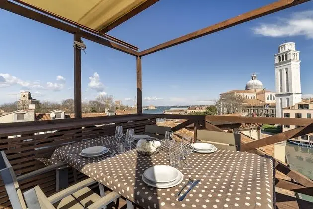 2 Bedrooms Skyline Penthouse