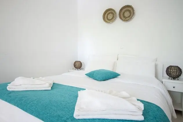 White Katikia 2 Bedroom Apt Split Level