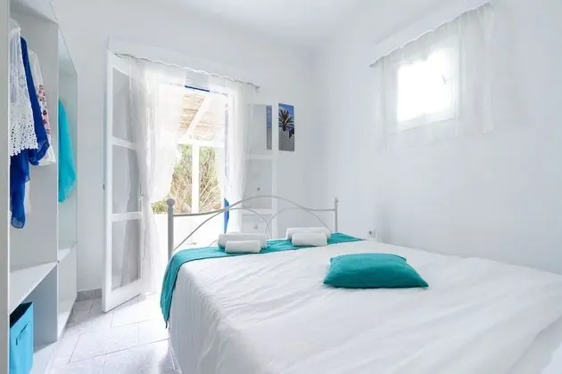 White Katikia 2 Bedroom Apt Split Level
