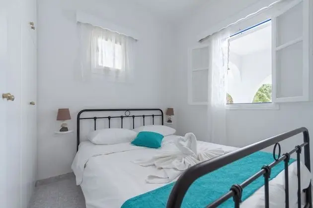 White Katikia 2 Bedroom Apt Split Level
