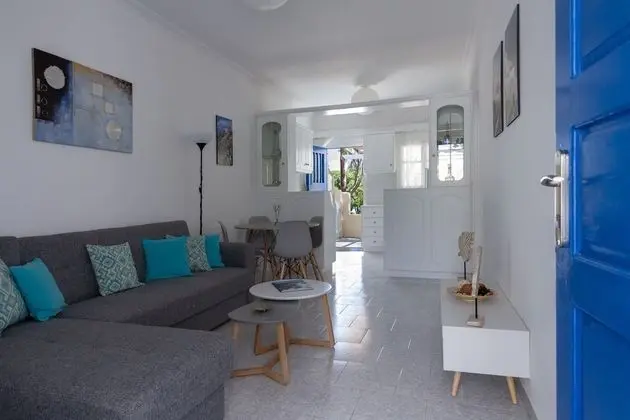 White Katikia 2 Bedroom Apt Split Level