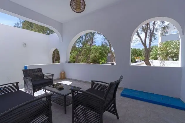 White Katikia 2 Bedroom Apt Split Level