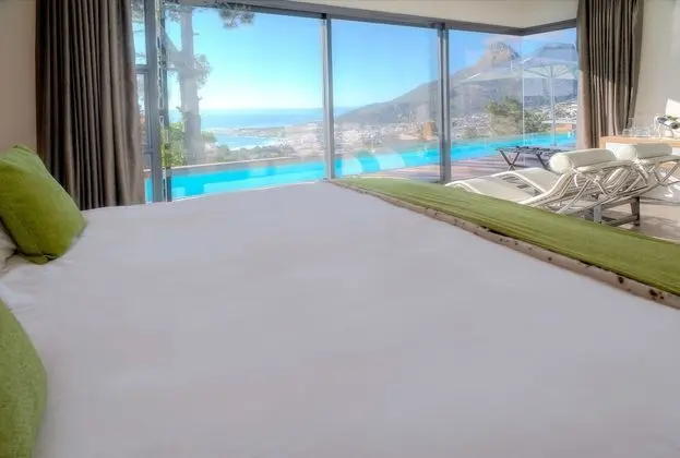 Oda, Havuz Manzaralı