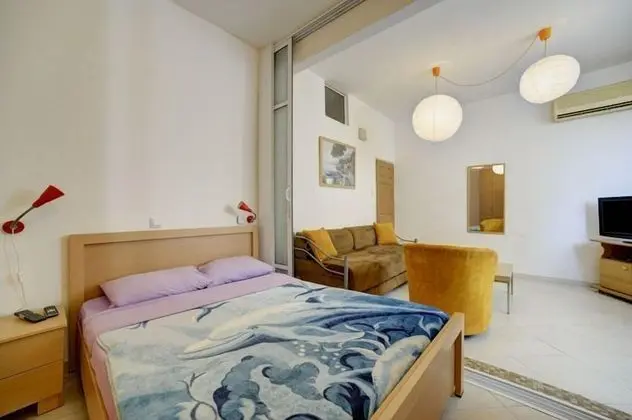 Deluxe Studio, Hayarkon 210 apartment 1