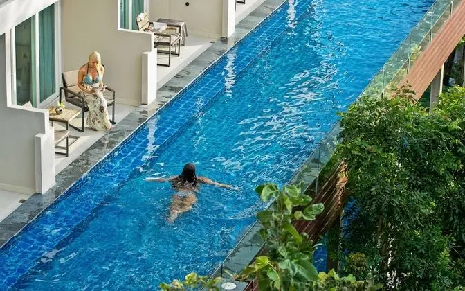 Deluxe Pool Access